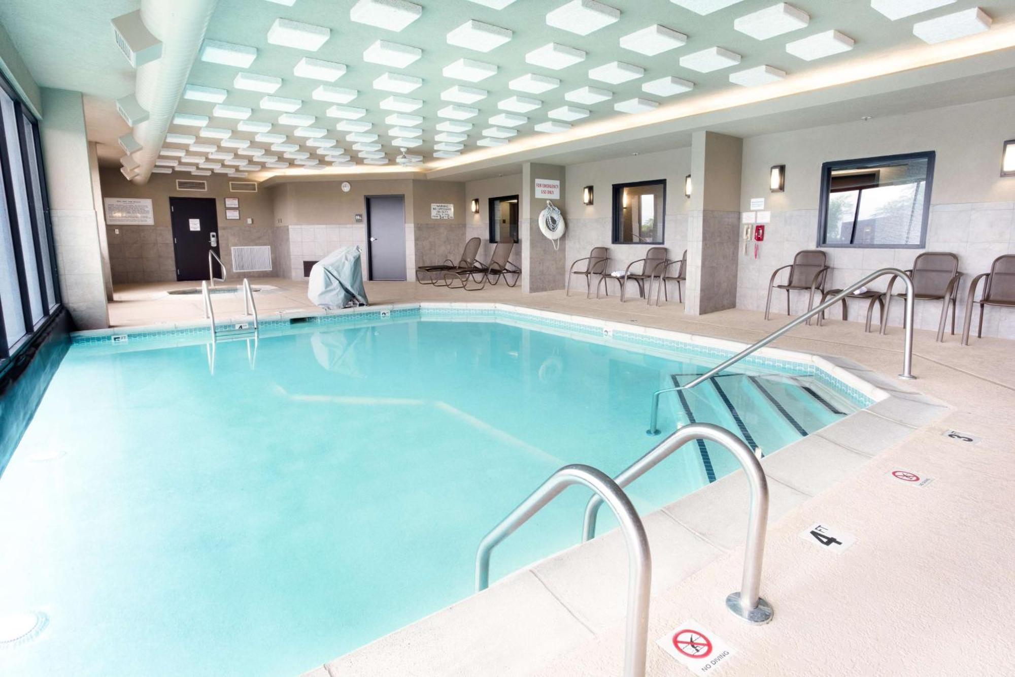 Drury Inn & Suites Kansas City Airport Buitenkant foto