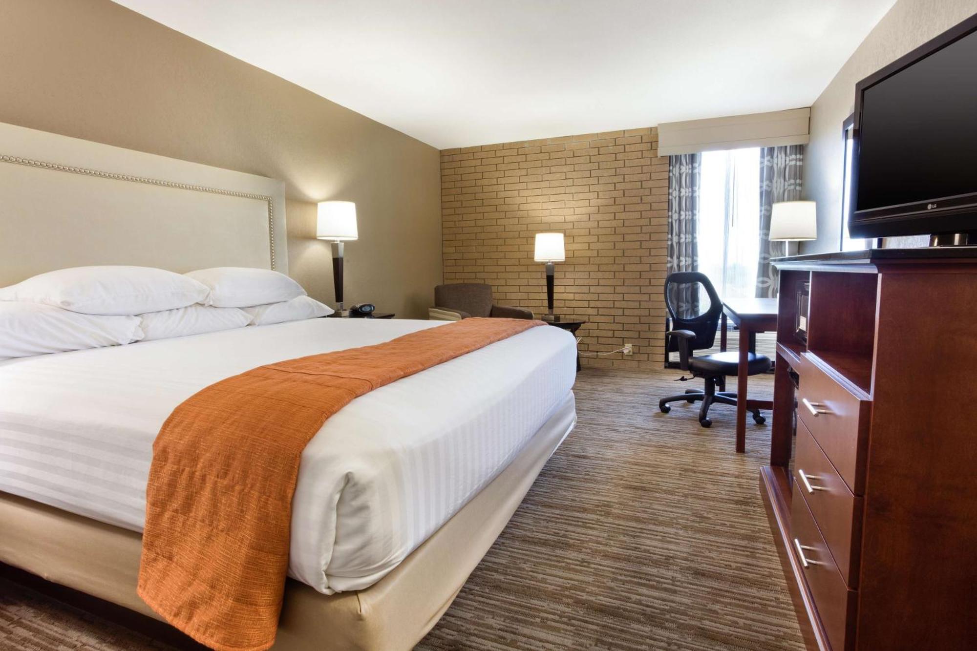 Drury Inn & Suites Kansas City Airport Buitenkant foto